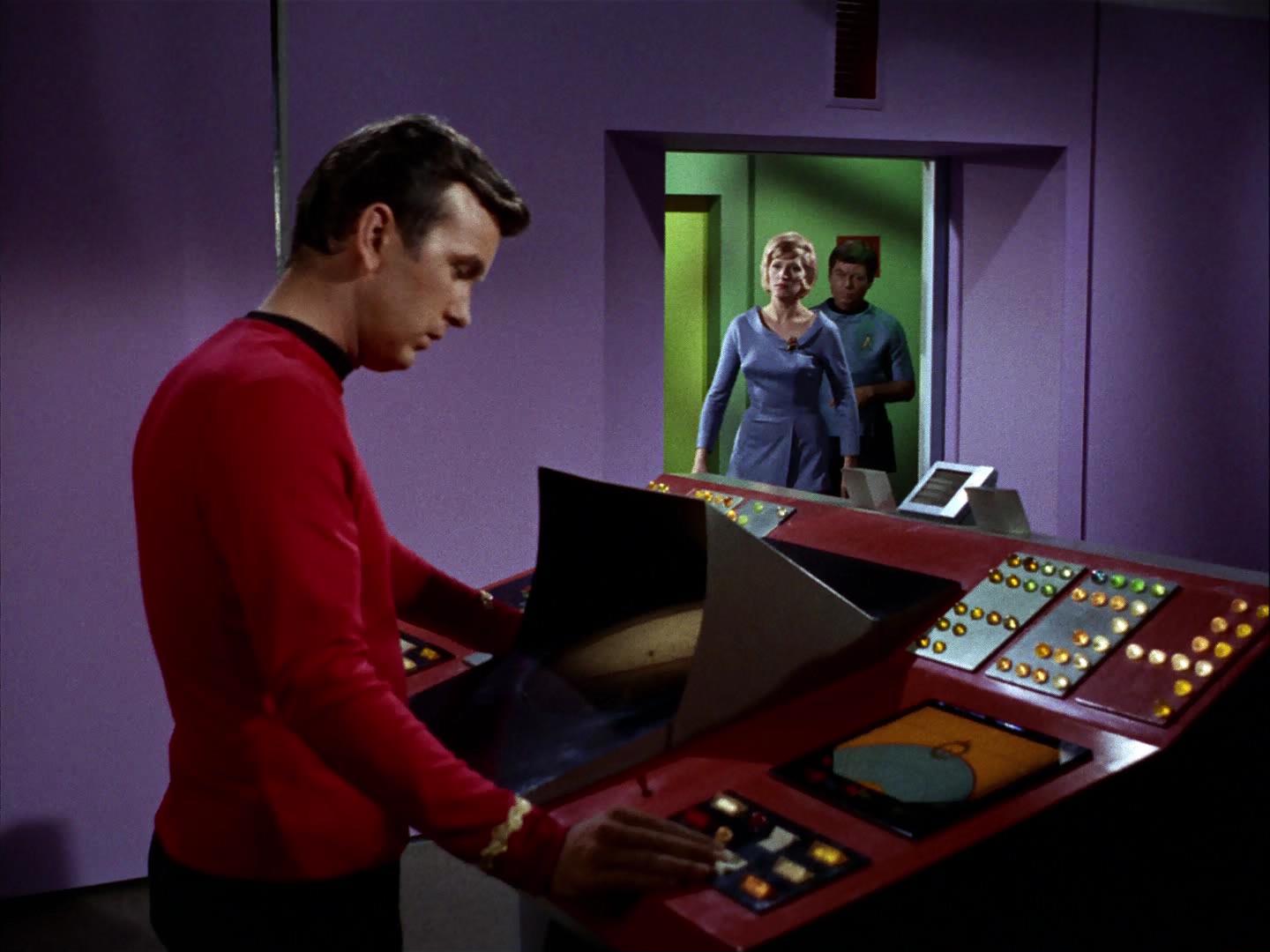 ariane179254_StarTrek_3x09_TheTholianWeb_3080.jpg