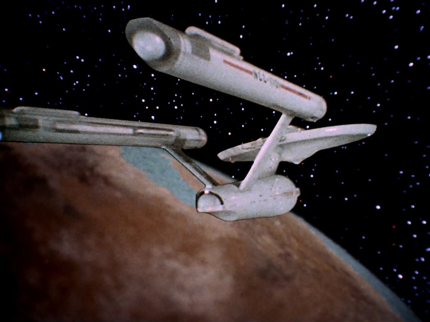 ariane179254_StarTrek_3x13_ElaanOfTroyius_0005.jpg