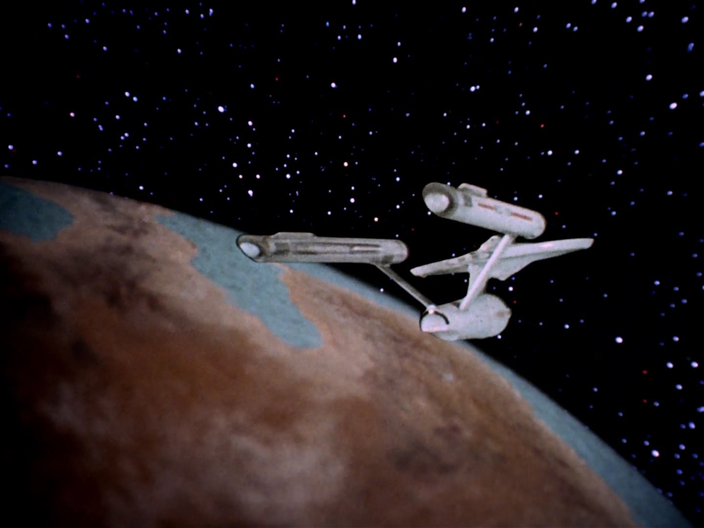 ariane179254_StarTrek_3x13_ElaanOfTroyius_0008.jpg