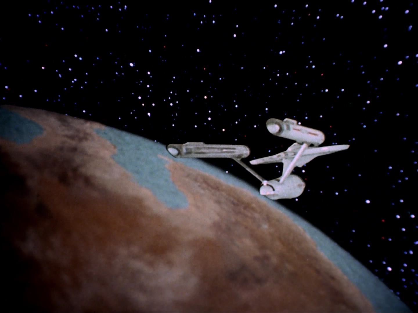 ariane179254_StarTrek_3x13_ElaanOfTroyius_0009.jpg