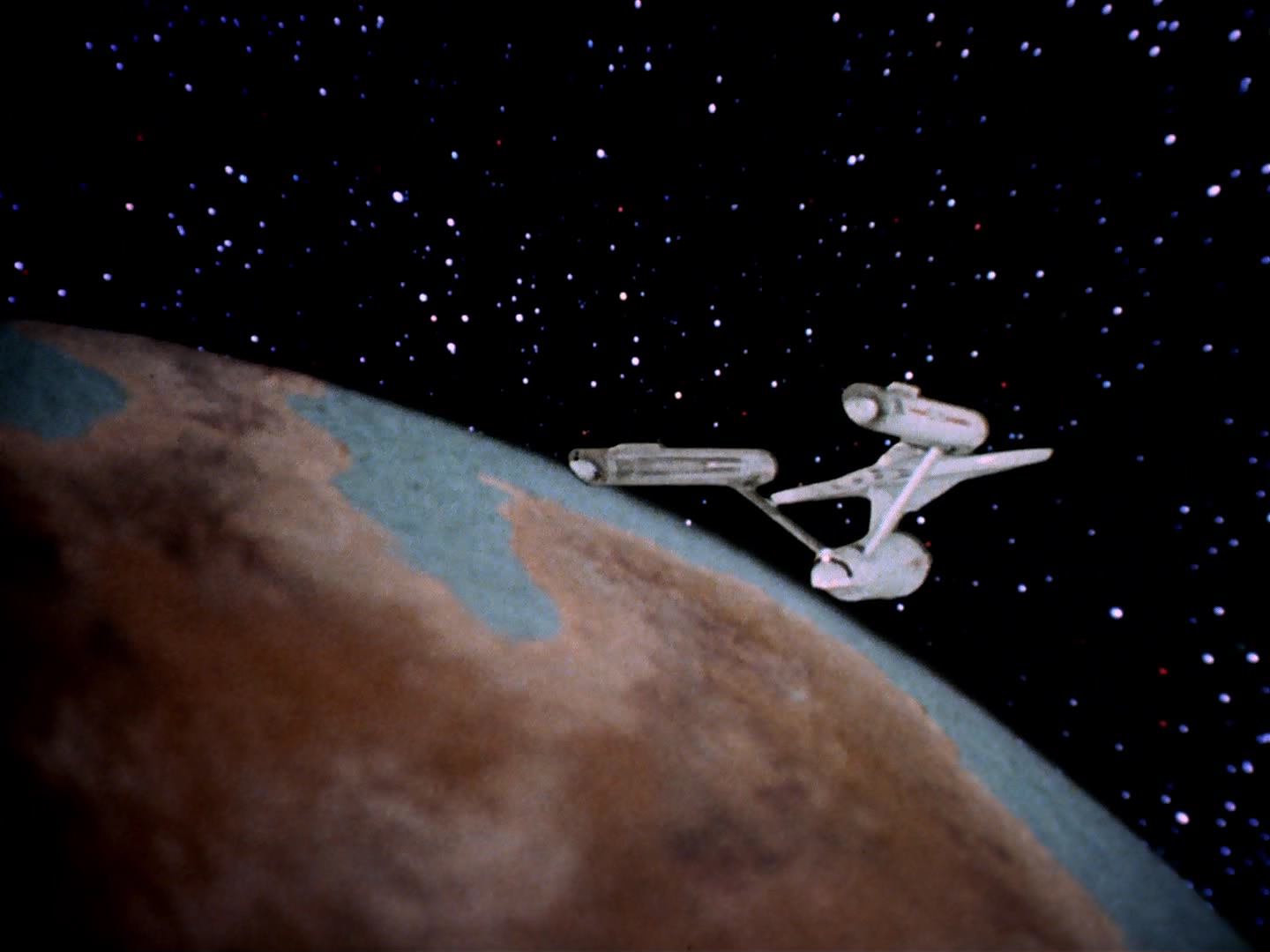 ariane179254_StarTrek_3x13_ElaanOfTroyius_0010.jpg