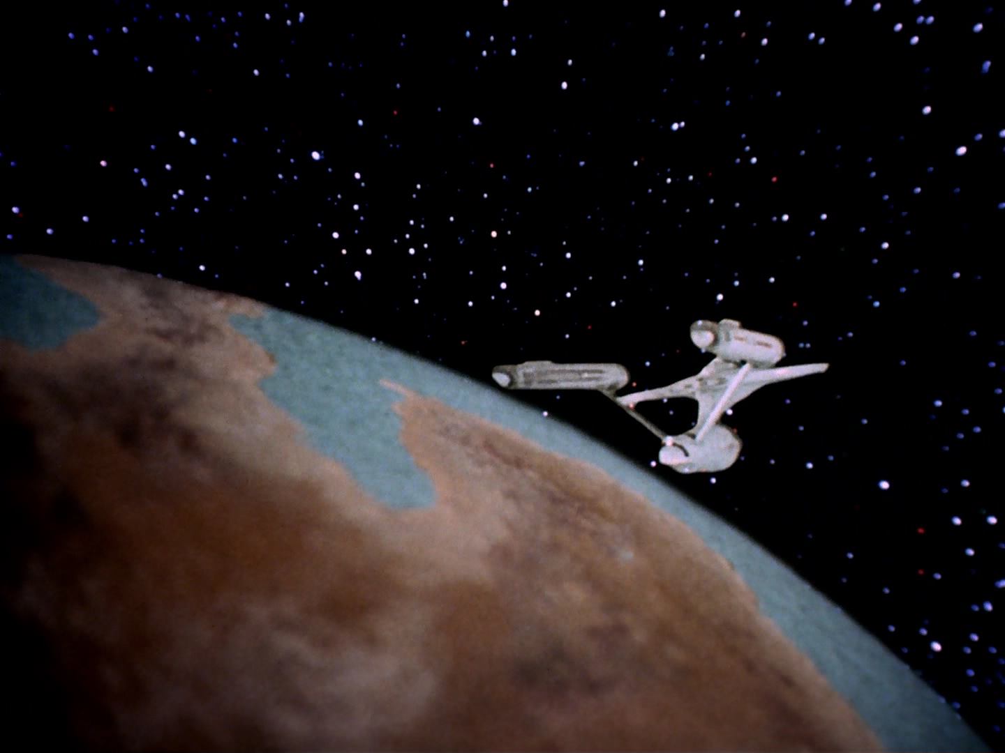 ariane179254_StarTrek_3x13_ElaanOfTroyius_0011.jpg