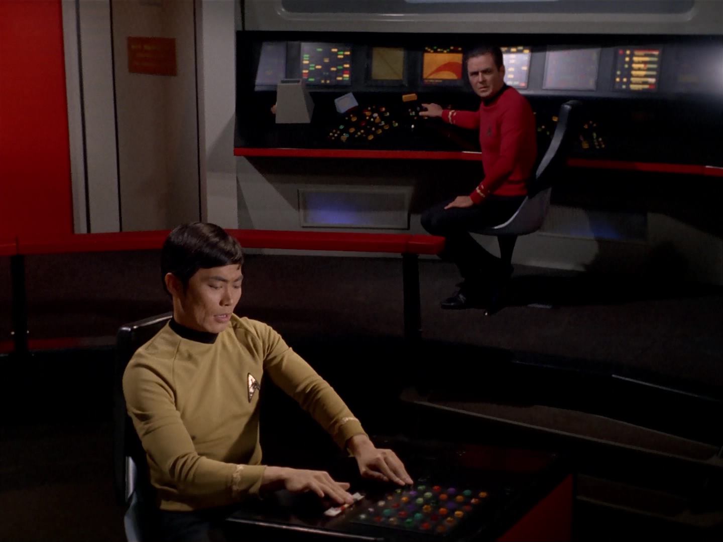 ariane179254_StarTrek_3x13_ElaanOfTroyius_0012.jpg