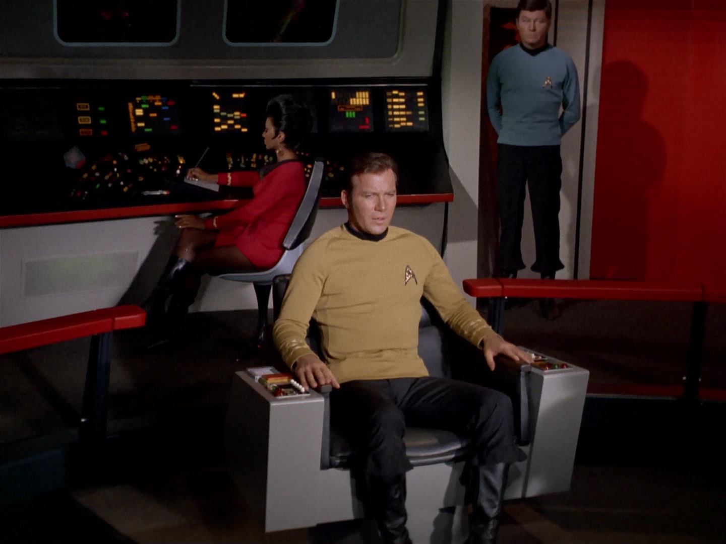 ariane179254_StarTrek_3x13_ElaanOfTroyius_0015.jpg