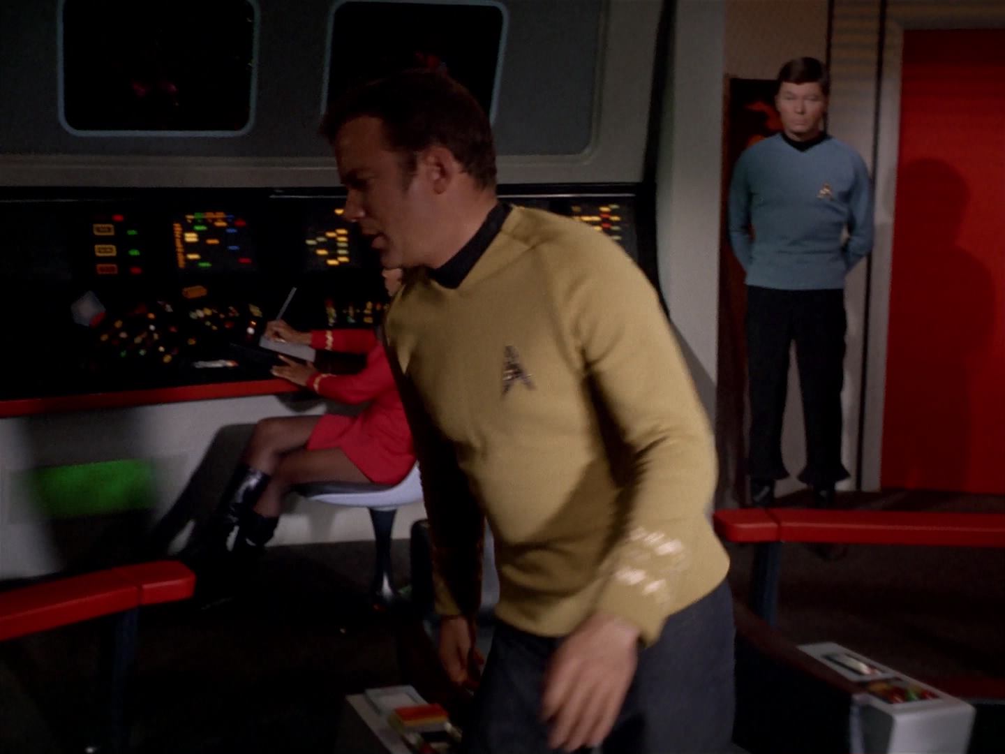 ariane179254_StarTrek_3x13_ElaanOfTroyius_0018.jpg