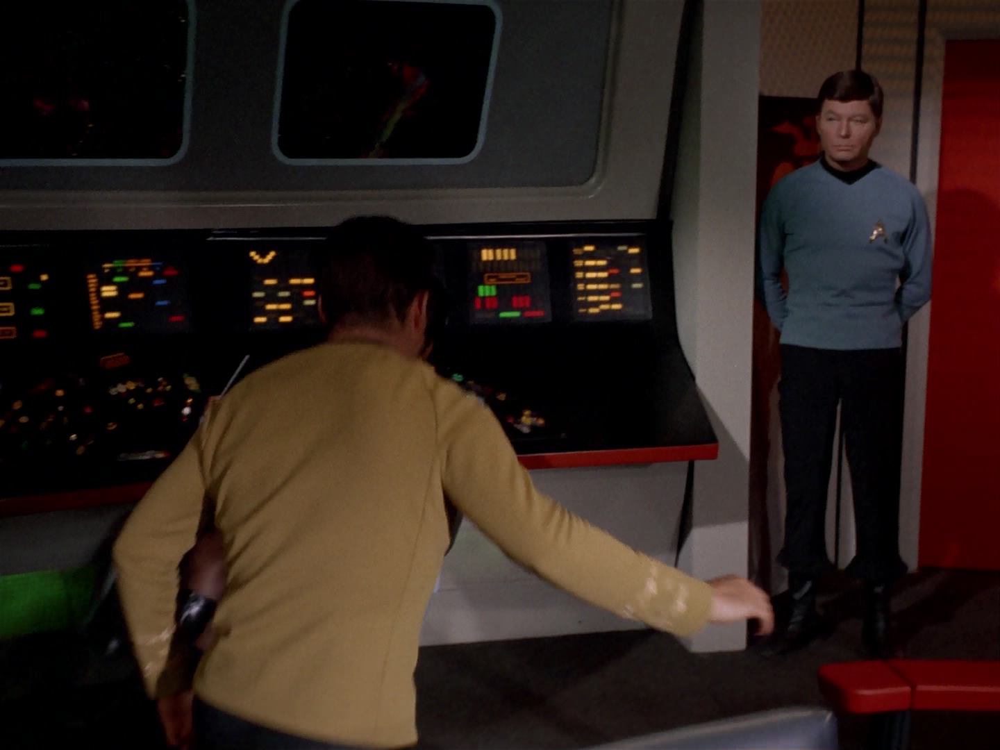 ariane179254_StarTrek_3x13_ElaanOfTroyius_0020.jpg