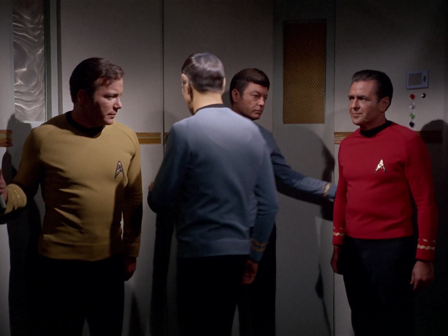 ariane179254_StarTrek_3x13_ElaanOfTroyius_0027.jpg