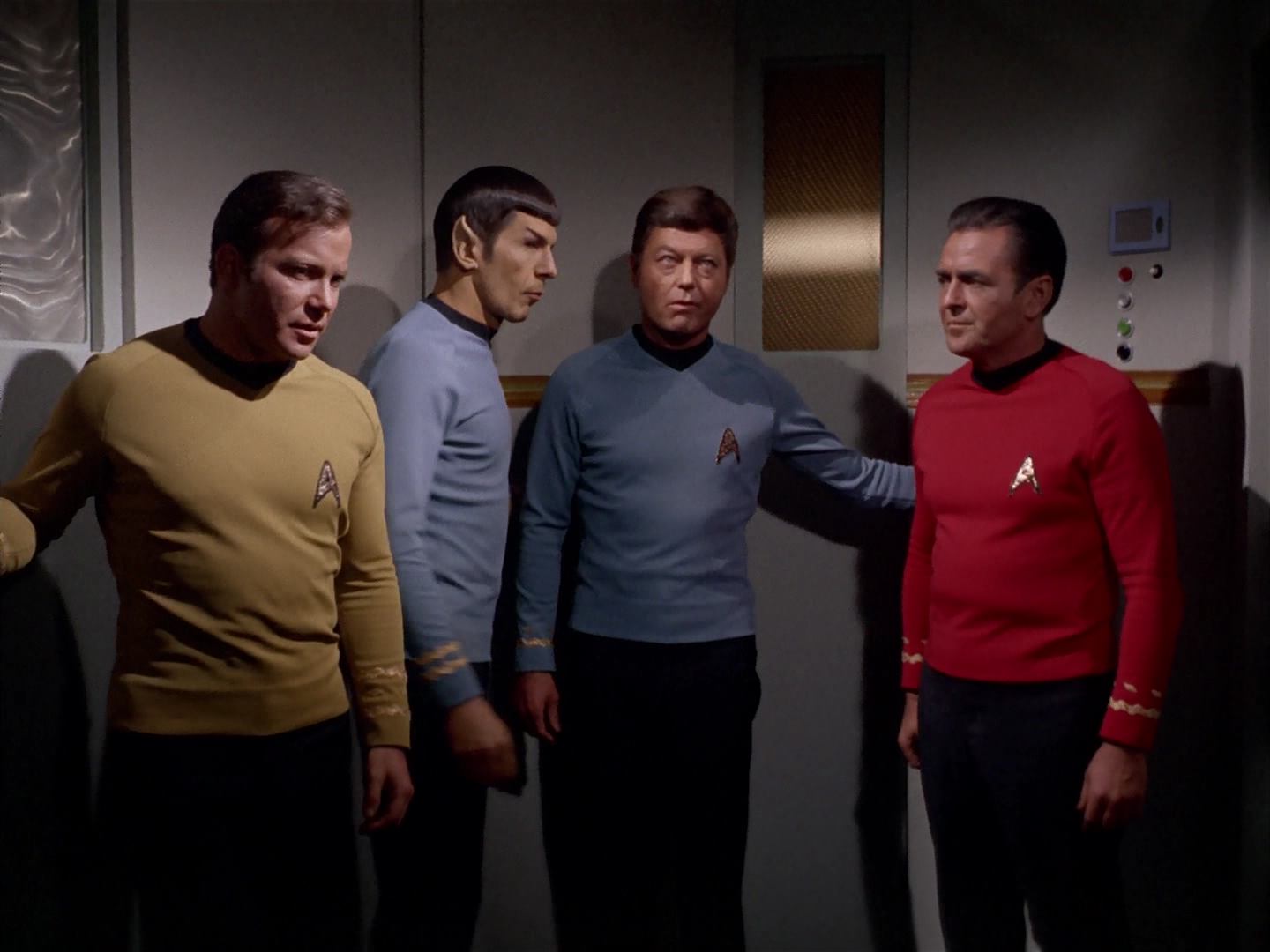 ariane179254_StarTrek_3x13_ElaanOfTroyius_0028.jpg