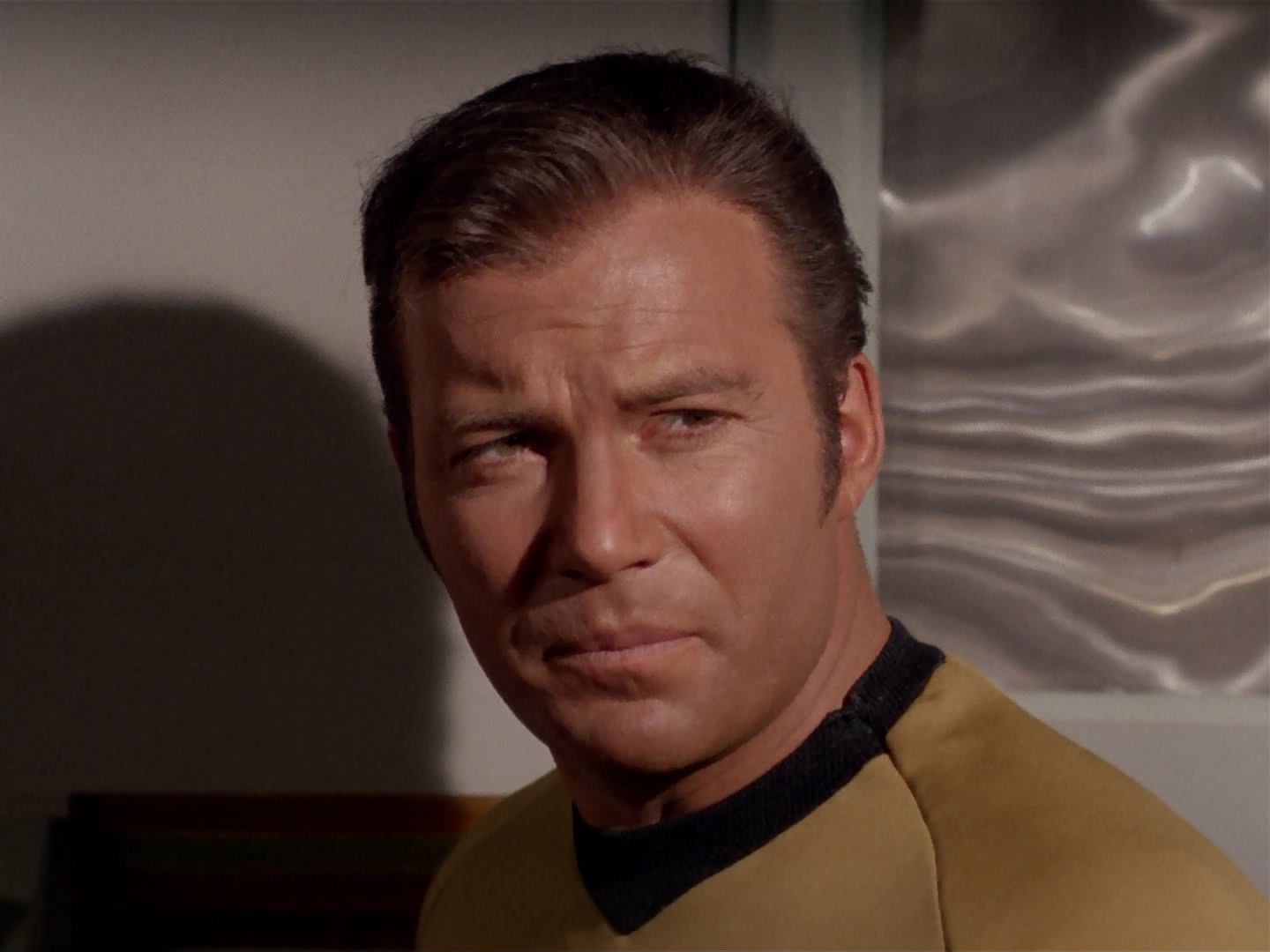 ariane179254_StarTrek_3x13_ElaanOfTroyius_0045.jpg