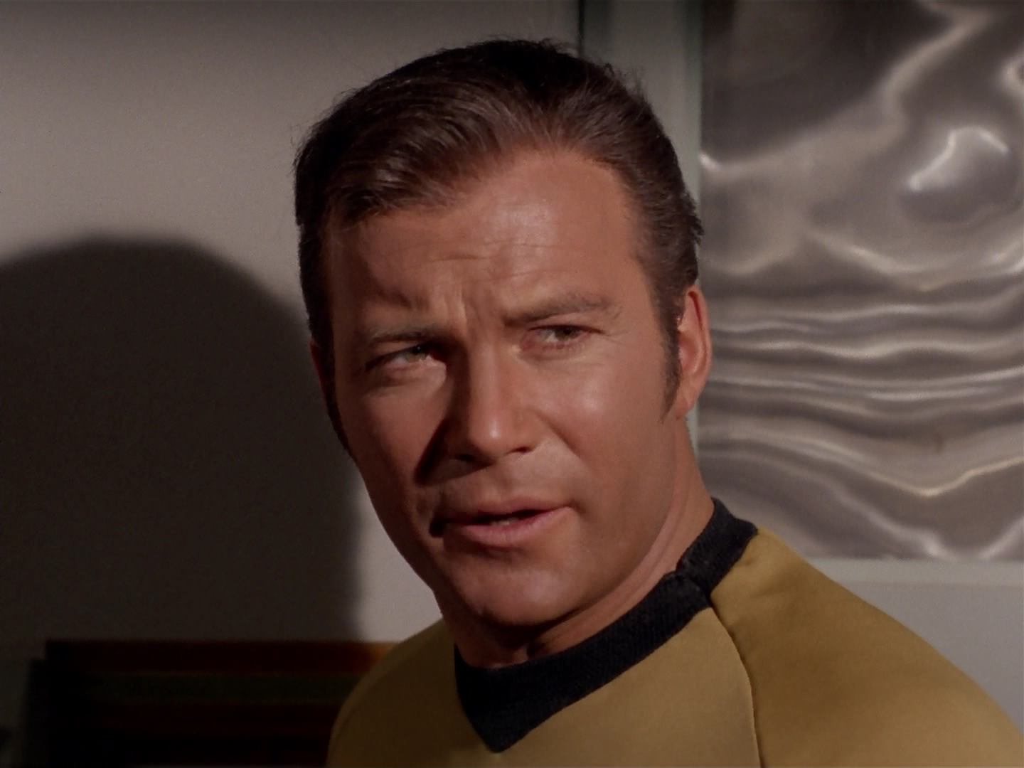 ariane179254_StarTrek_3x13_ElaanOfTroyius_0046.jpg