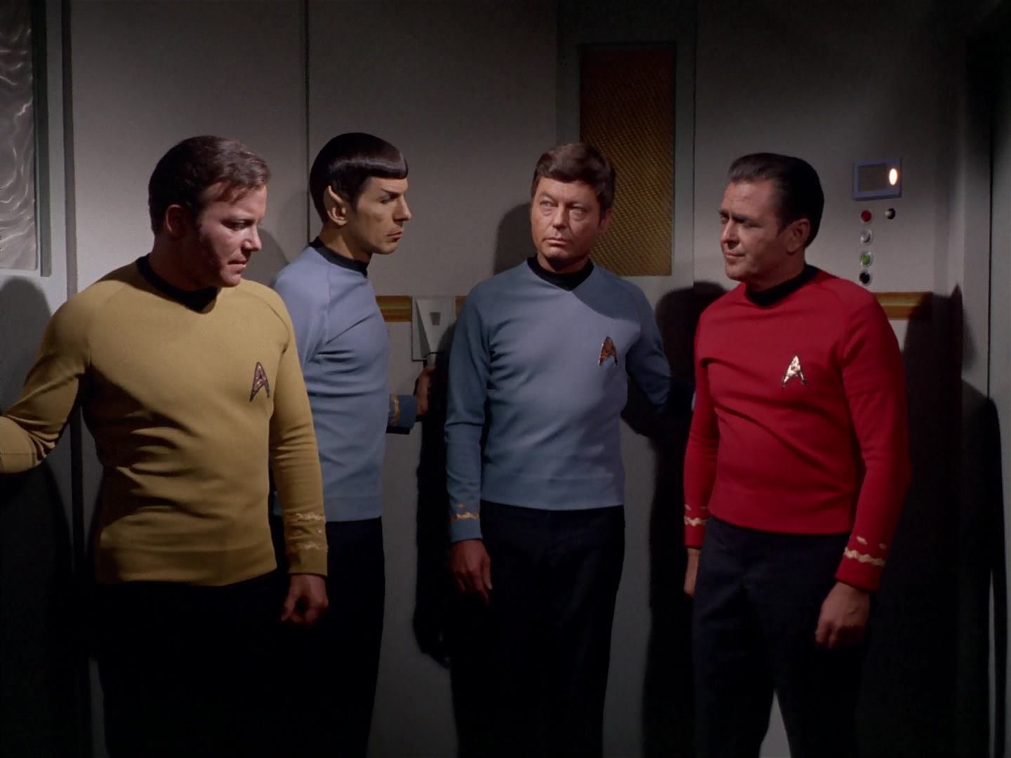 ariane179254_StarTrek_3x13_ElaanOfTroyius_0053.jpg