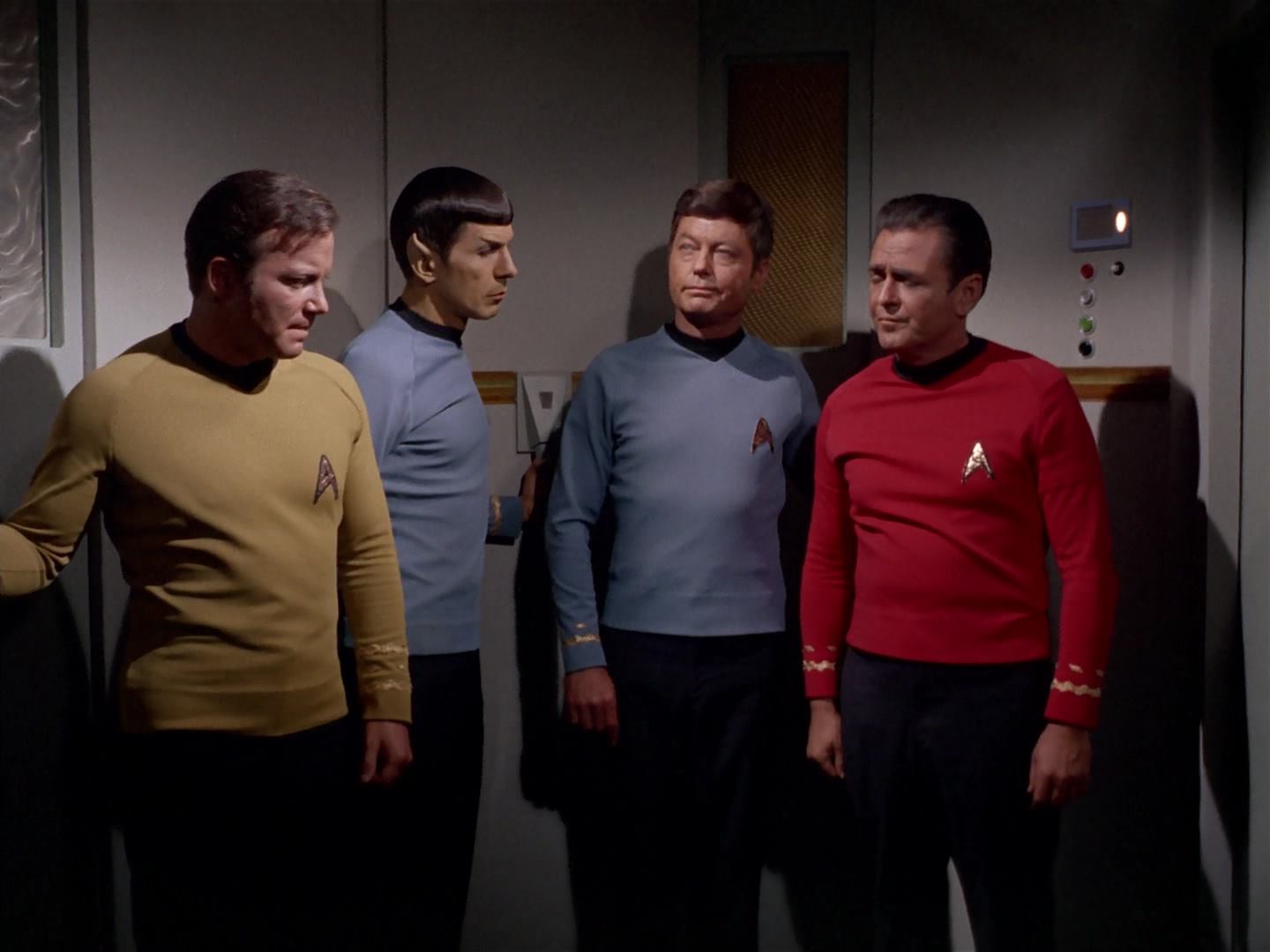 ariane179254_StarTrek_3x13_ElaanOfTroyius_0054.jpg