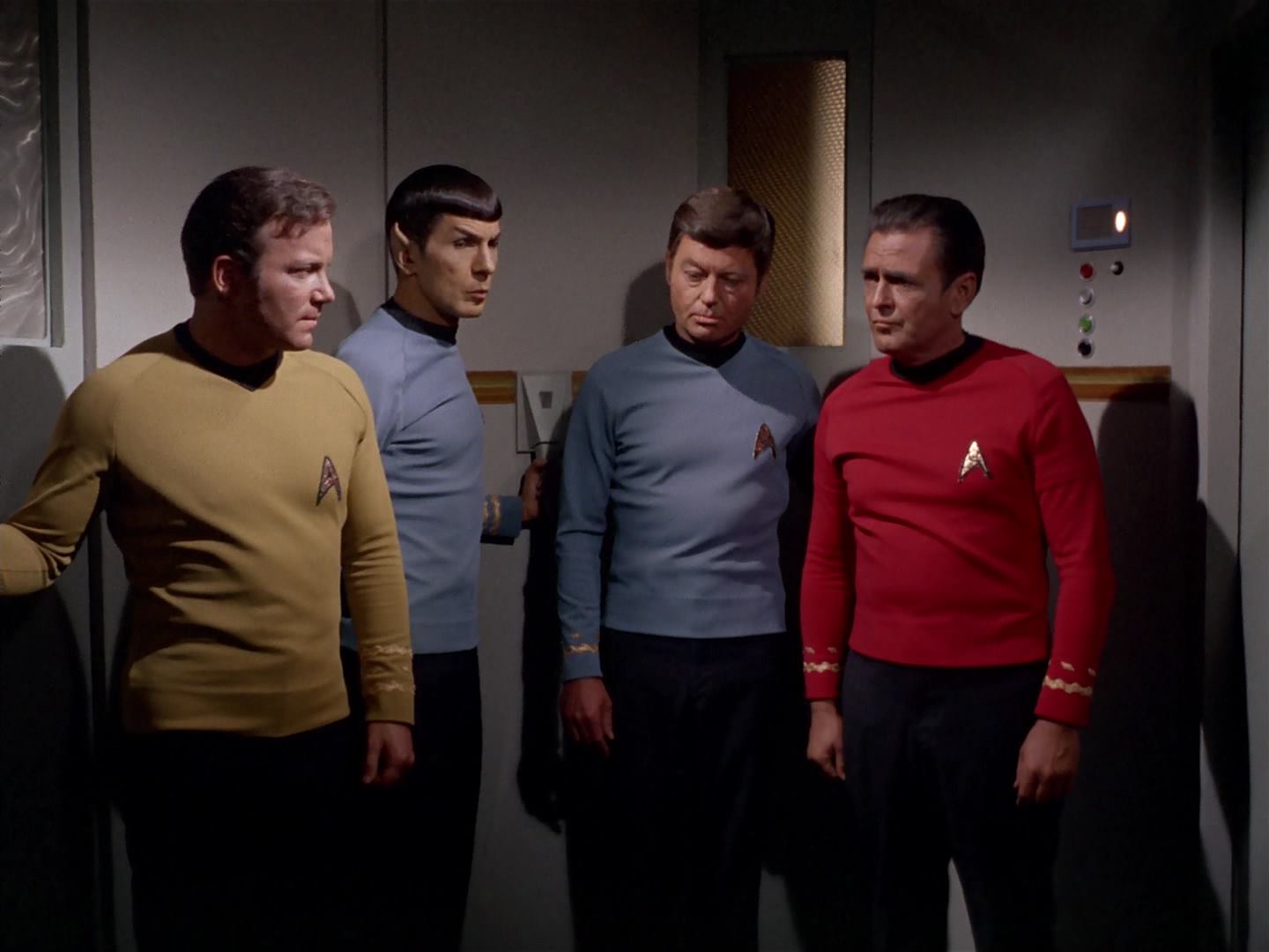 ariane179254_StarTrek_3x13_ElaanOfTroyius_0056.jpg