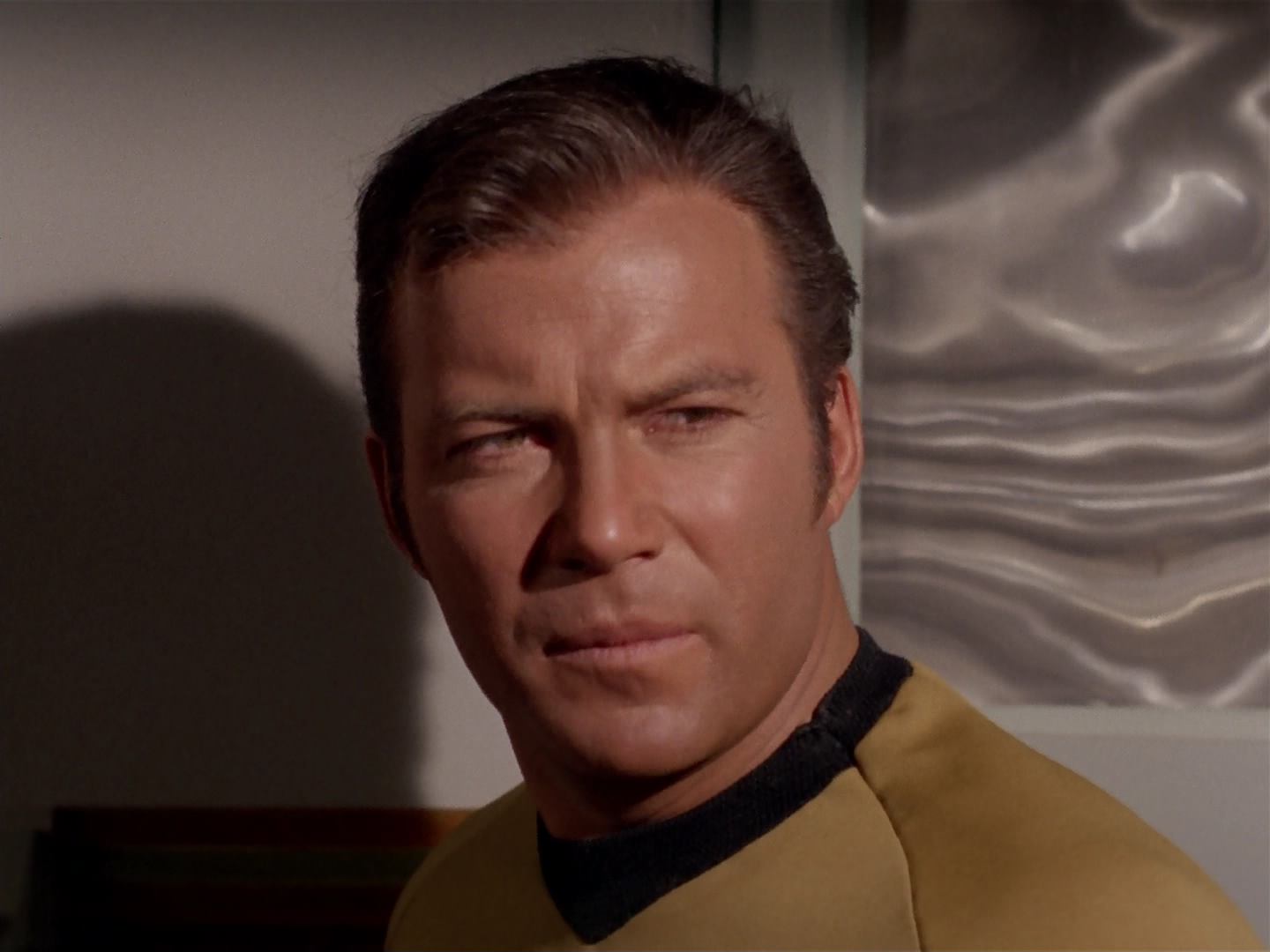 ariane179254_StarTrek_3x13_ElaanOfTroyius_0062.jpg
