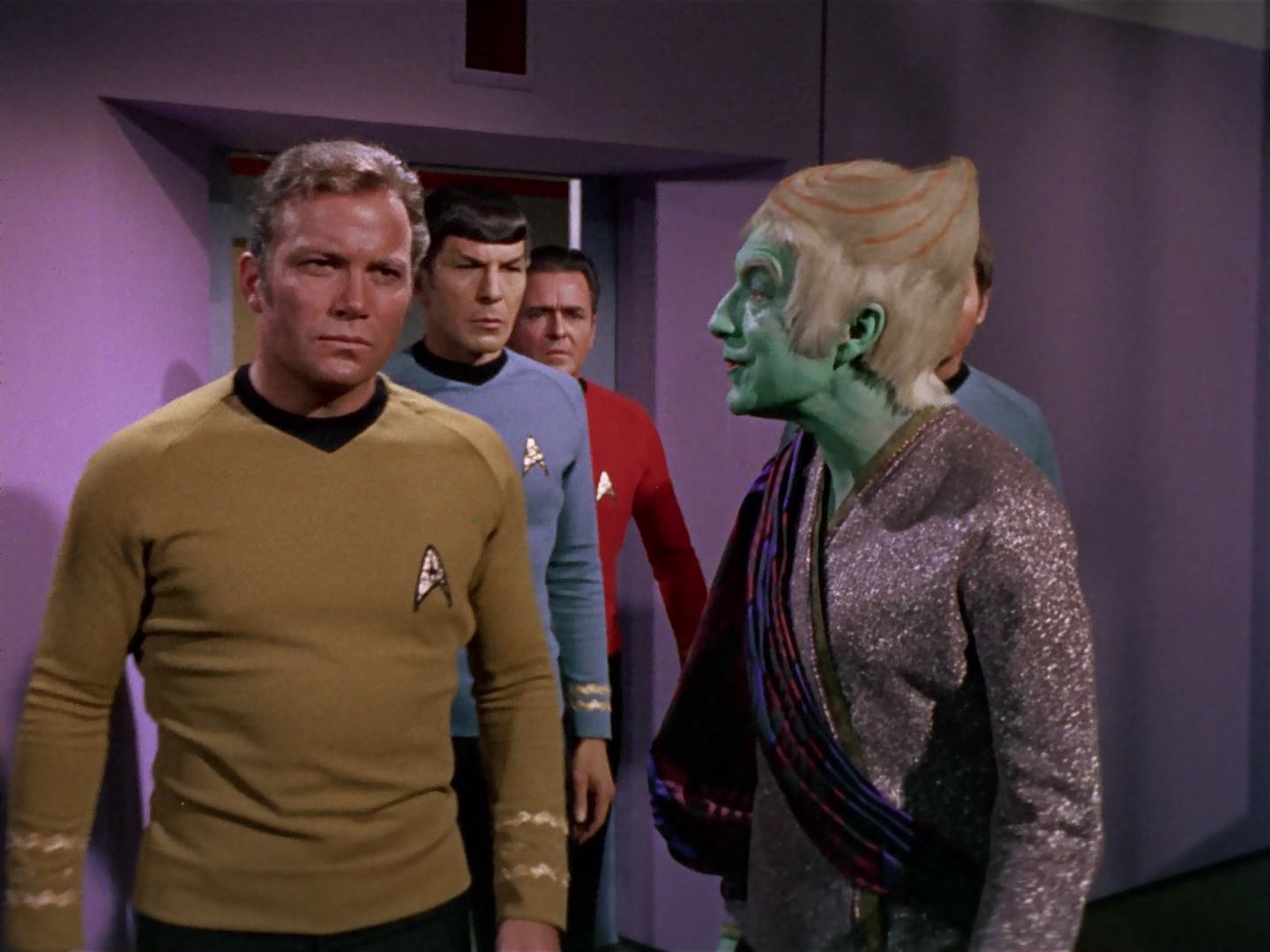 ariane179254_StarTrek_3x13_ElaanOfTroyius_0104.jpg