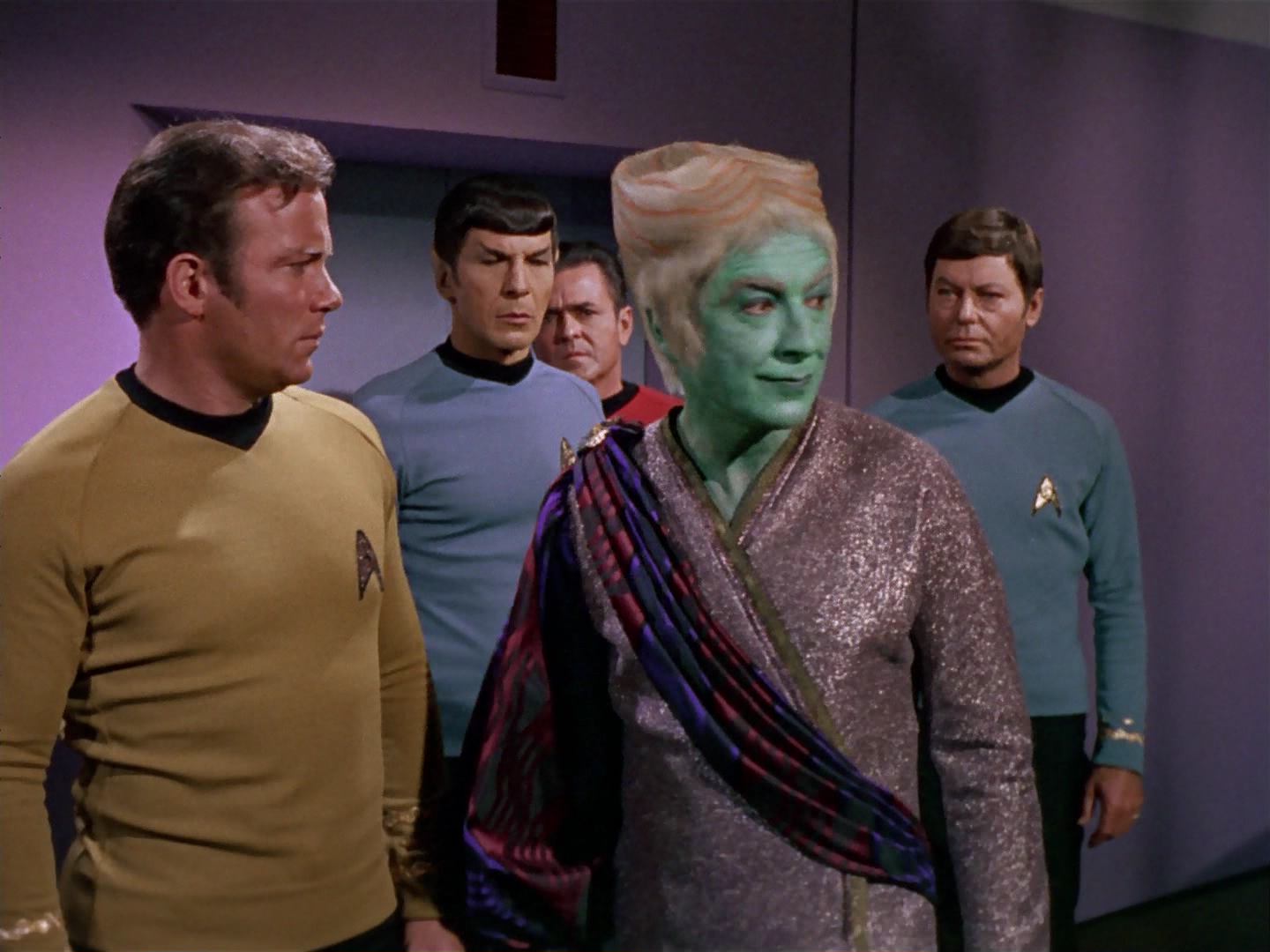 ariane179254_StarTrek_3x13_ElaanOfTroyius_0107.jpg