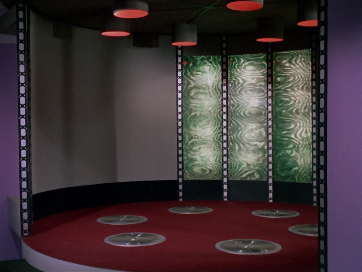 ariane179254_StarTrek_3x13_ElaanOfTroyius_0110.jpg