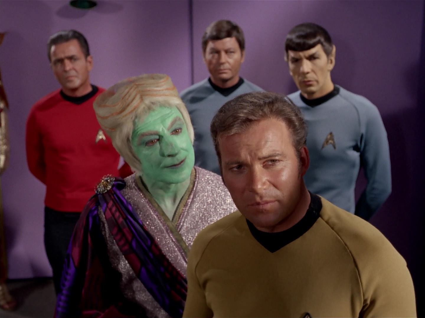ariane179254_StarTrek_3x13_ElaanOfTroyius_0331.jpg