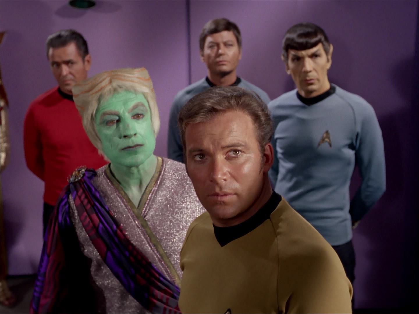 ariane179254_StarTrek_3x13_ElaanOfTroyius_0341.jpg