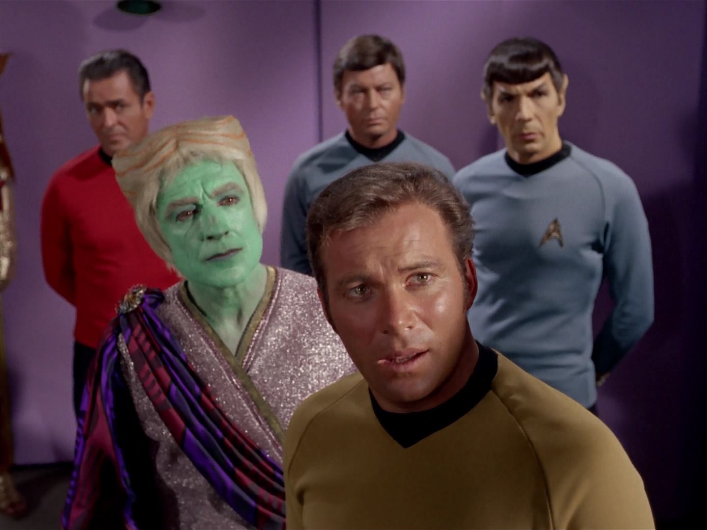 ariane179254_StarTrek_3x13_ElaanOfTroyius_0348.jpg
