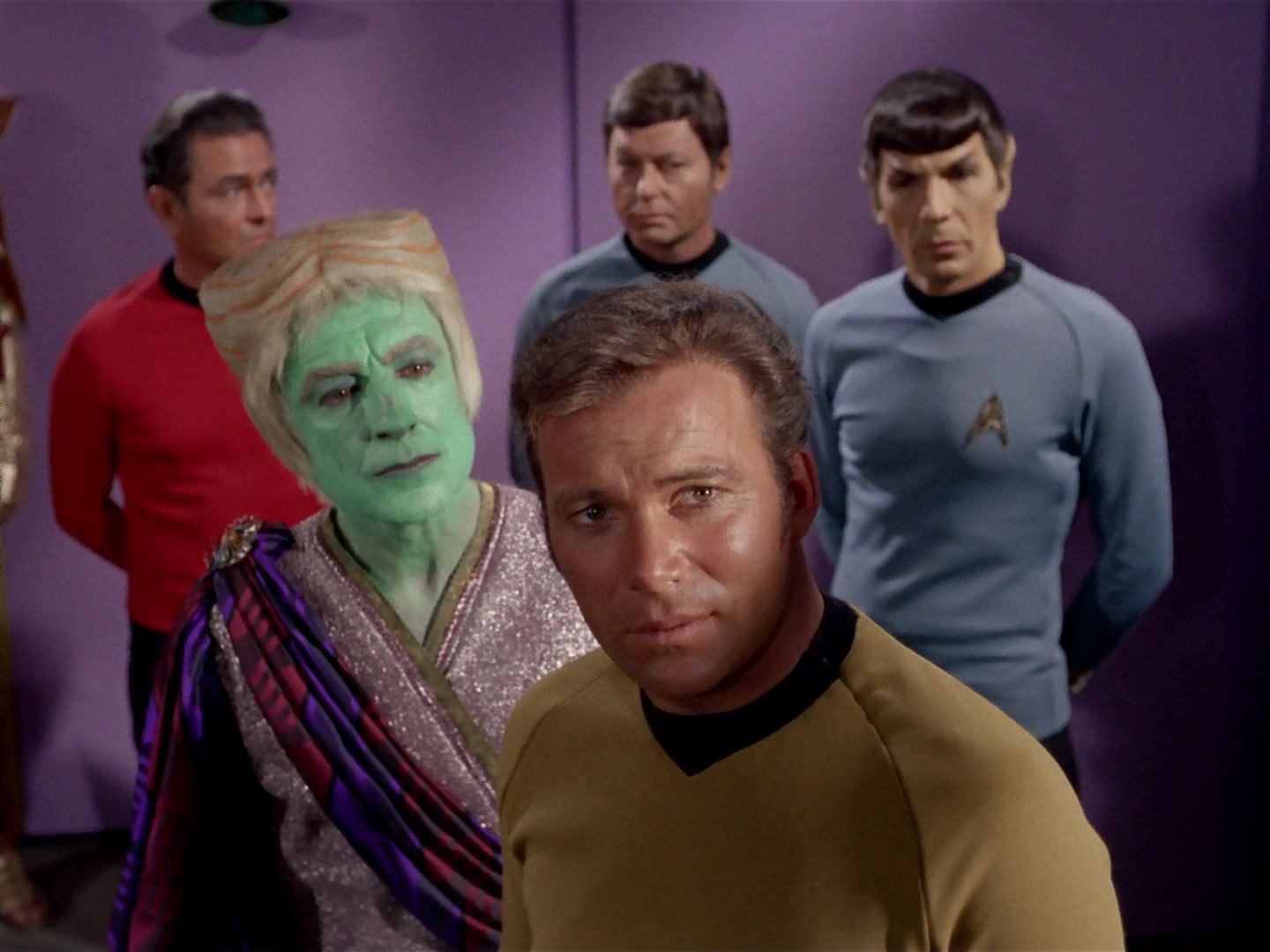 ariane179254_StarTrek_3x13_ElaanOfTroyius_0352.jpg
