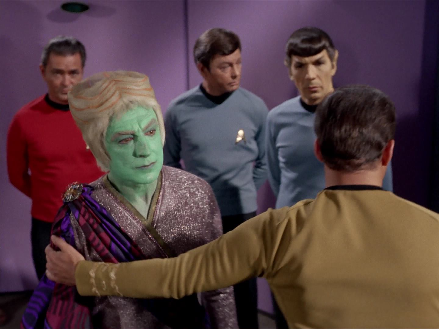 ariane179254_StarTrek_3x13_ElaanOfTroyius_0354.jpg