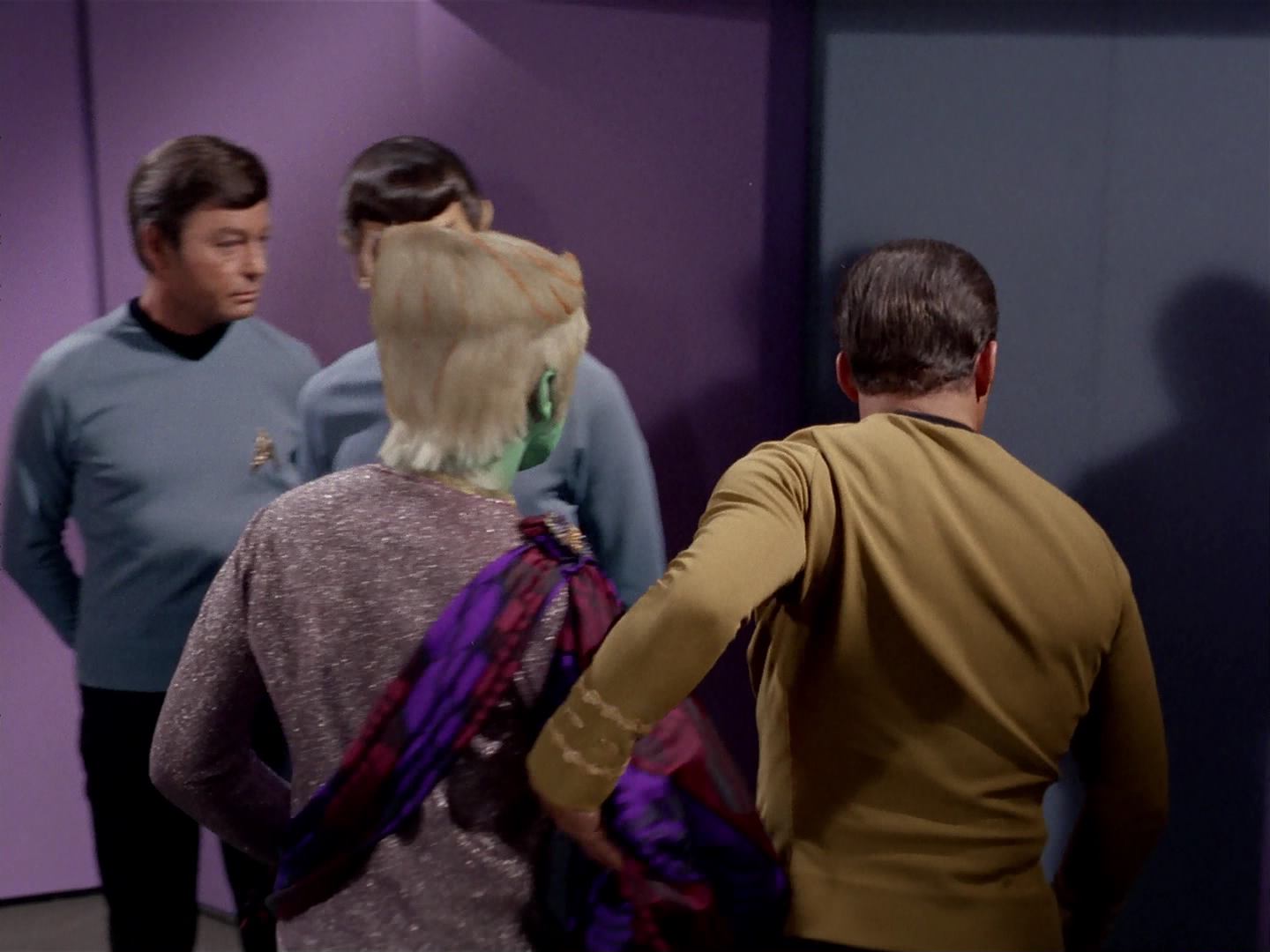 ariane179254_StarTrek_3x13_ElaanOfTroyius_0355.jpg