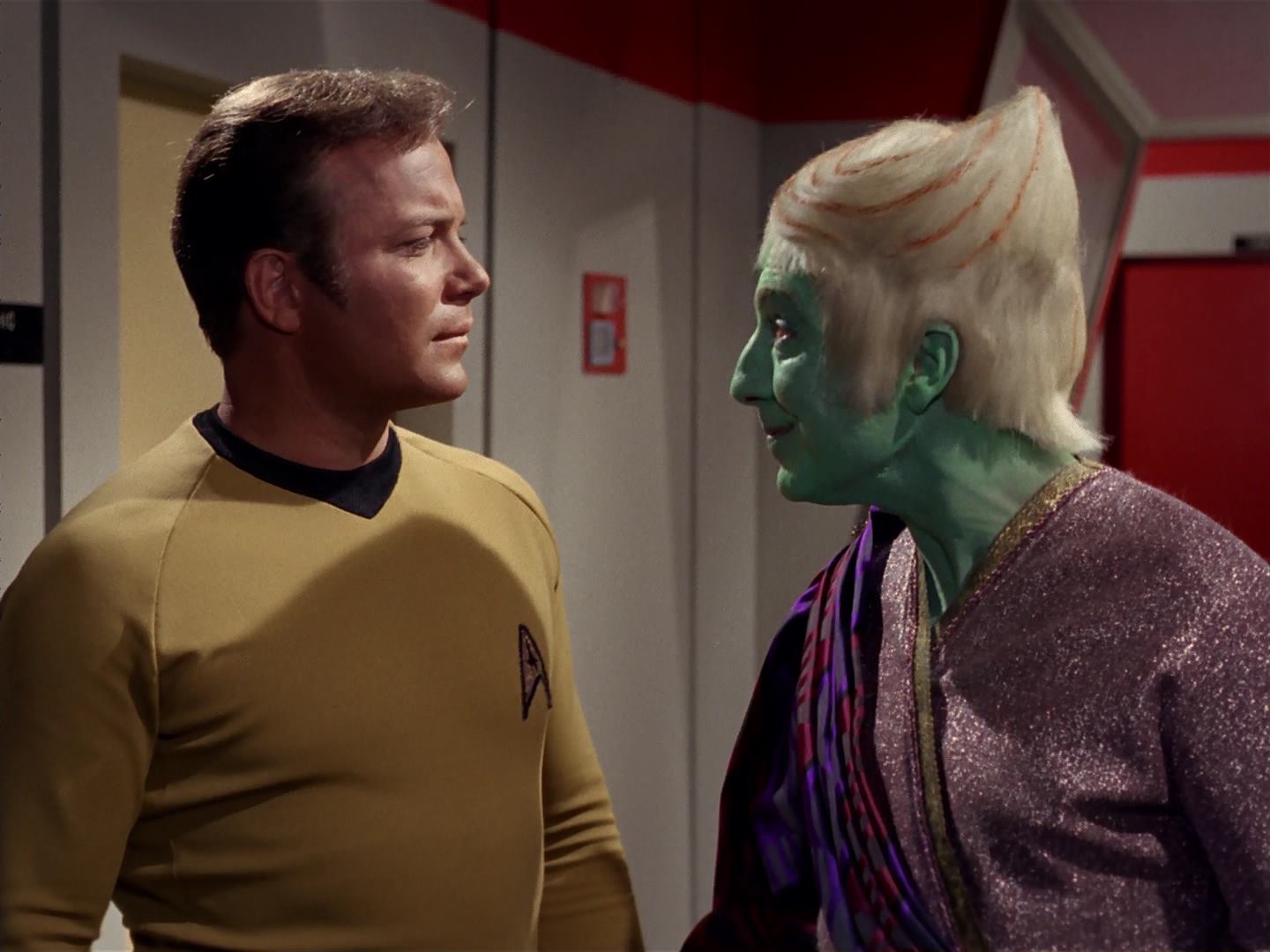 ariane179254_StarTrek_3x13_ElaanOfTroyius_0368.jpg