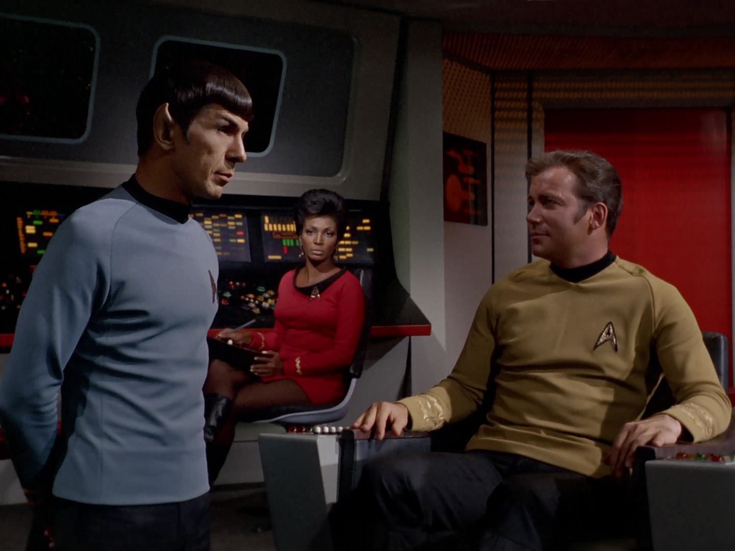 ariane179254_StarTrek_3x13_ElaanOfTroyius_0500.jpg