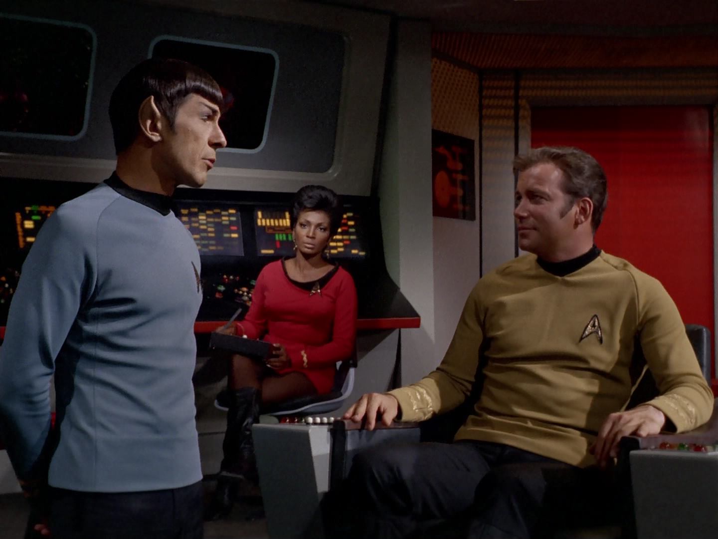 ariane179254_StarTrek_3x13_ElaanOfTroyius_0501.jpg
