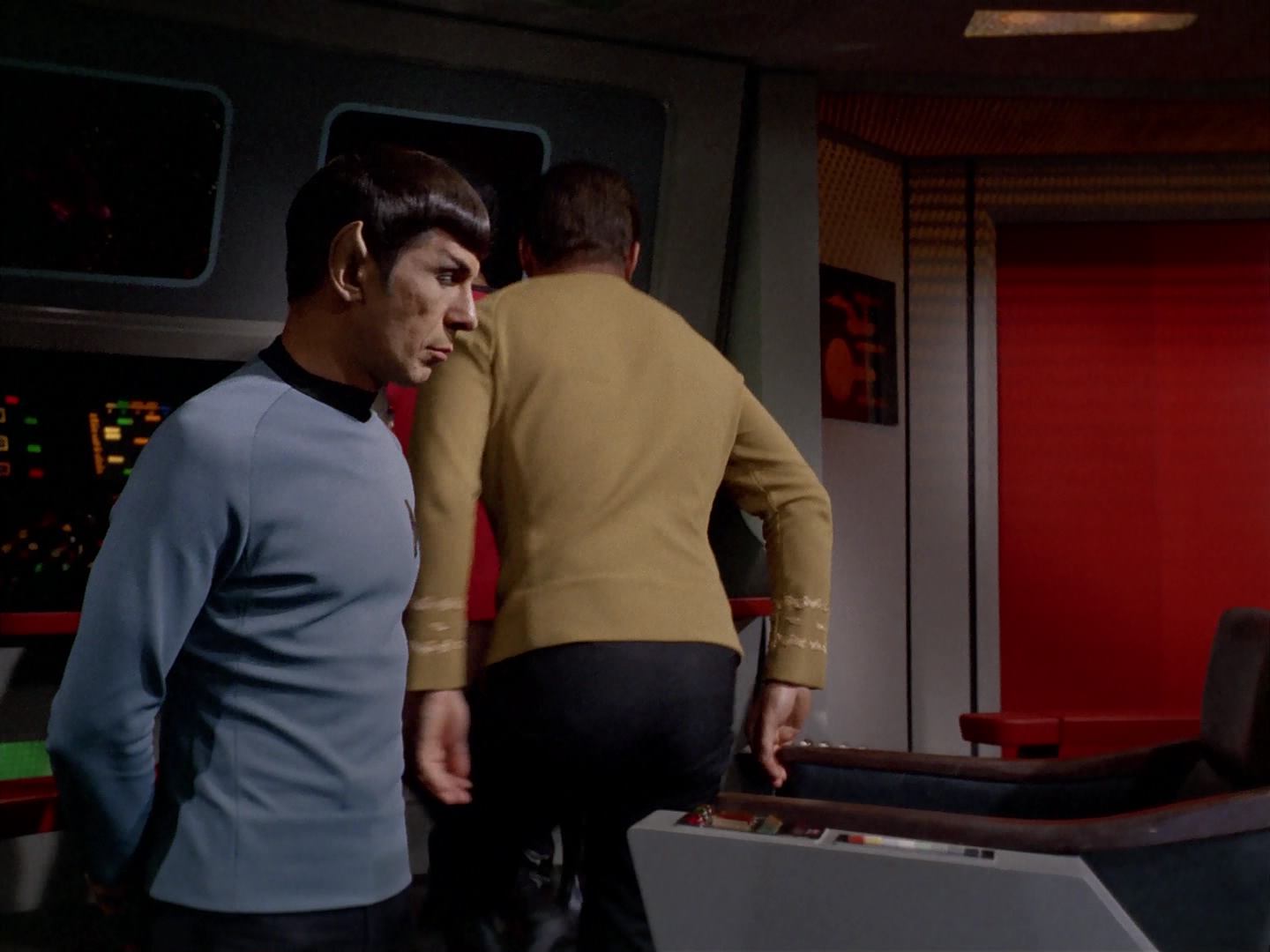 ariane179254_StarTrek_3x13_ElaanOfTroyius_0508.jpg