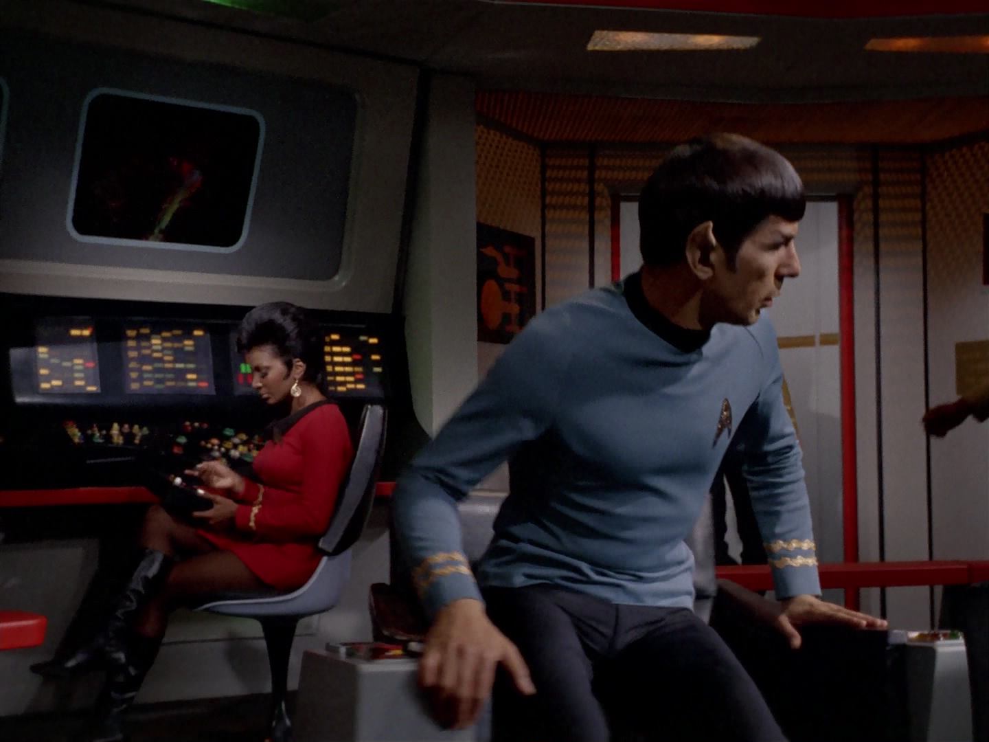 ariane179254_StarTrek_3x13_ElaanOfTroyius_0511.jpg