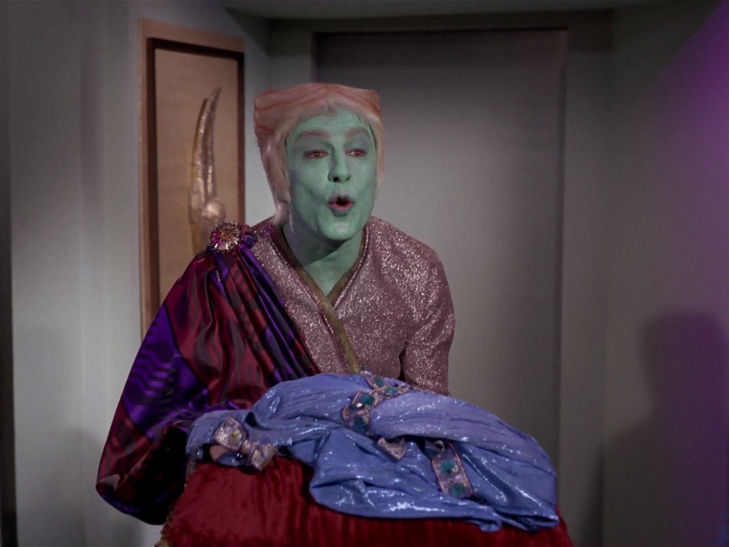 ariane179254_StarTrek_3x13_ElaanOfTroyius_0528.jpg