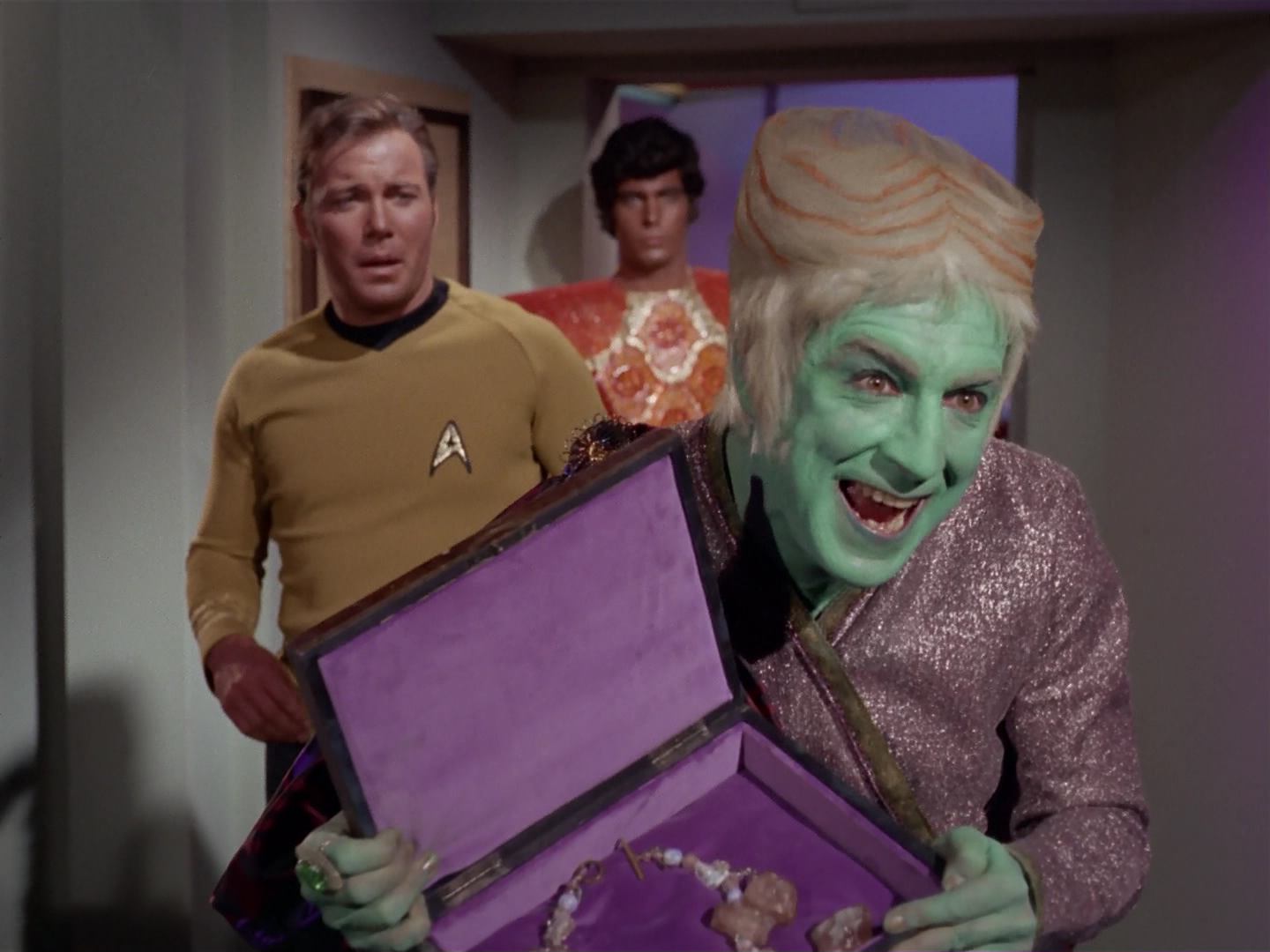 ariane179254_StarTrek_3x13_ElaanOfTroyius_0541.jpg