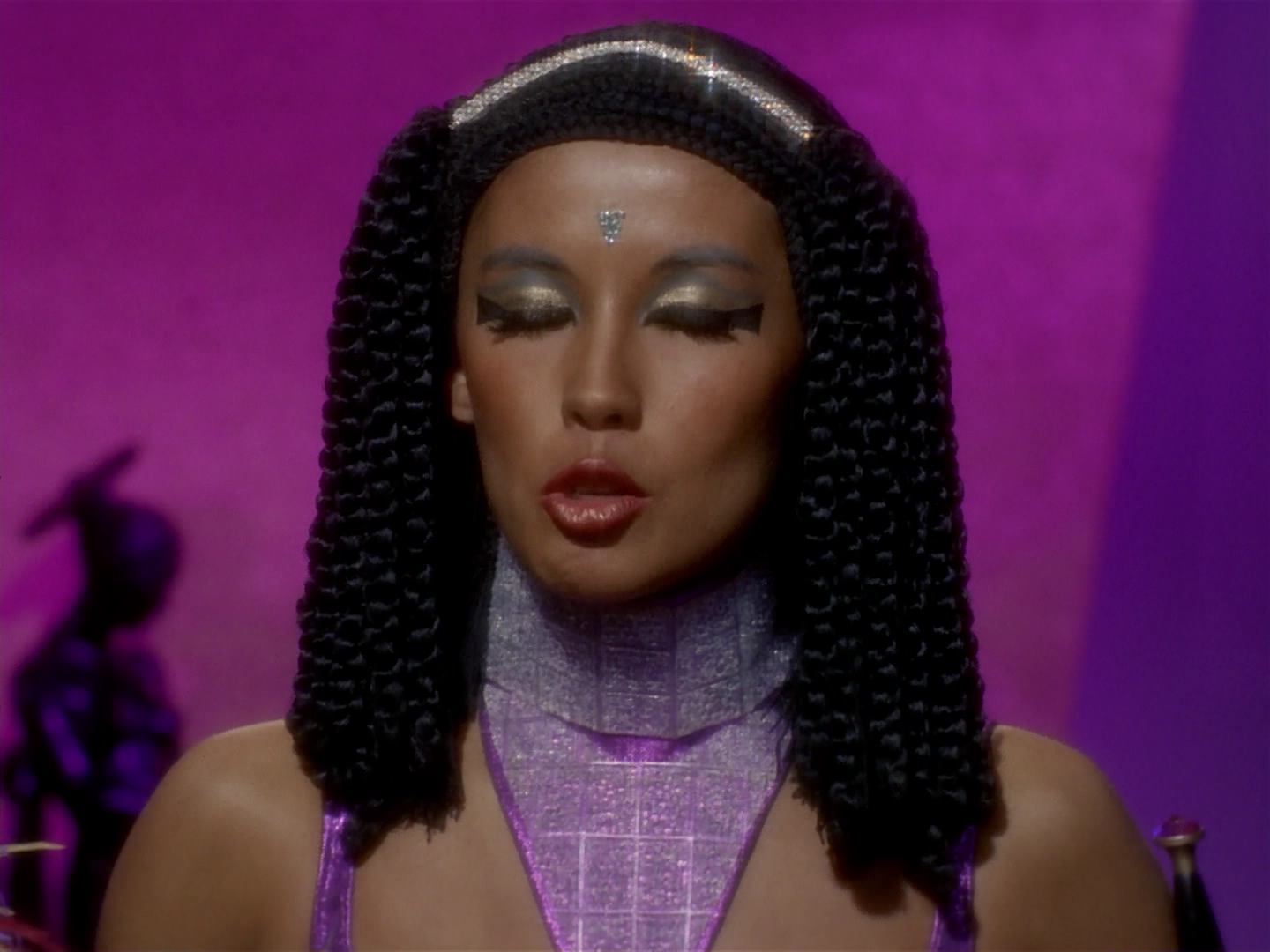 ariane179254_StarTrek_3x13_ElaanOfTroyius_0542.jpg
