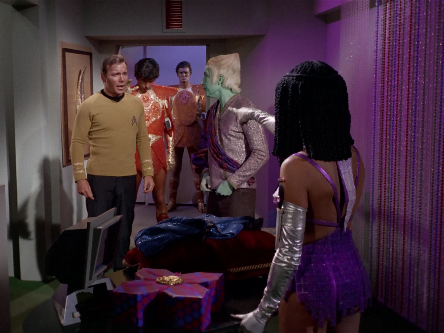 ariane179254_StarTrek_3x13_ElaanOfTroyius_0555.jpg