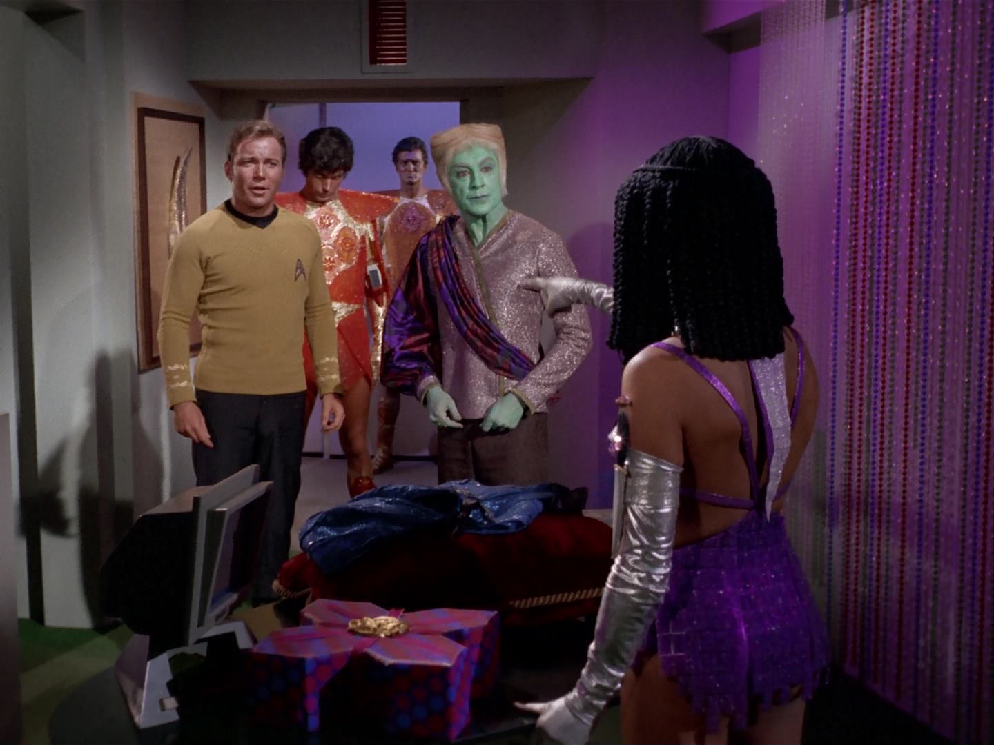 ariane179254_StarTrek_3x13_ElaanOfTroyius_0556.jpg