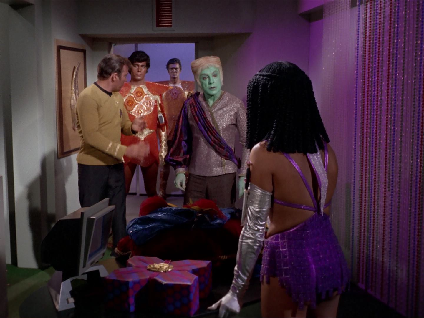 ariane179254_StarTrek_3x13_ElaanOfTroyius_0563.jpg