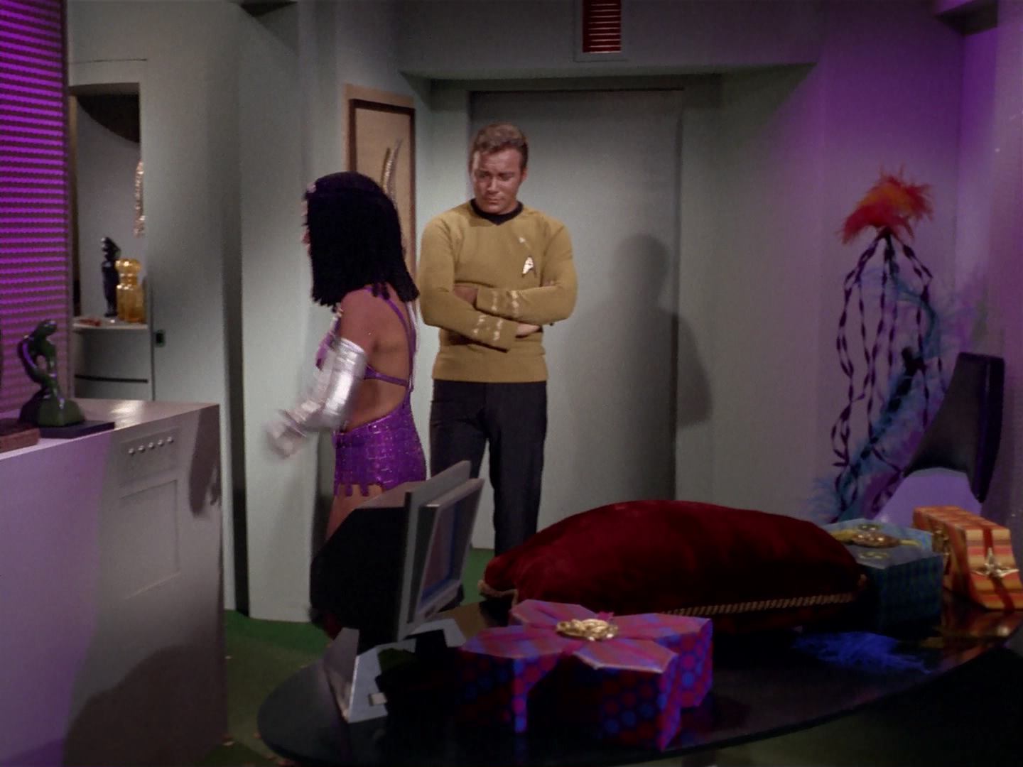 ariane179254_StarTrek_3x13_ElaanOfTroyius_0639.jpg