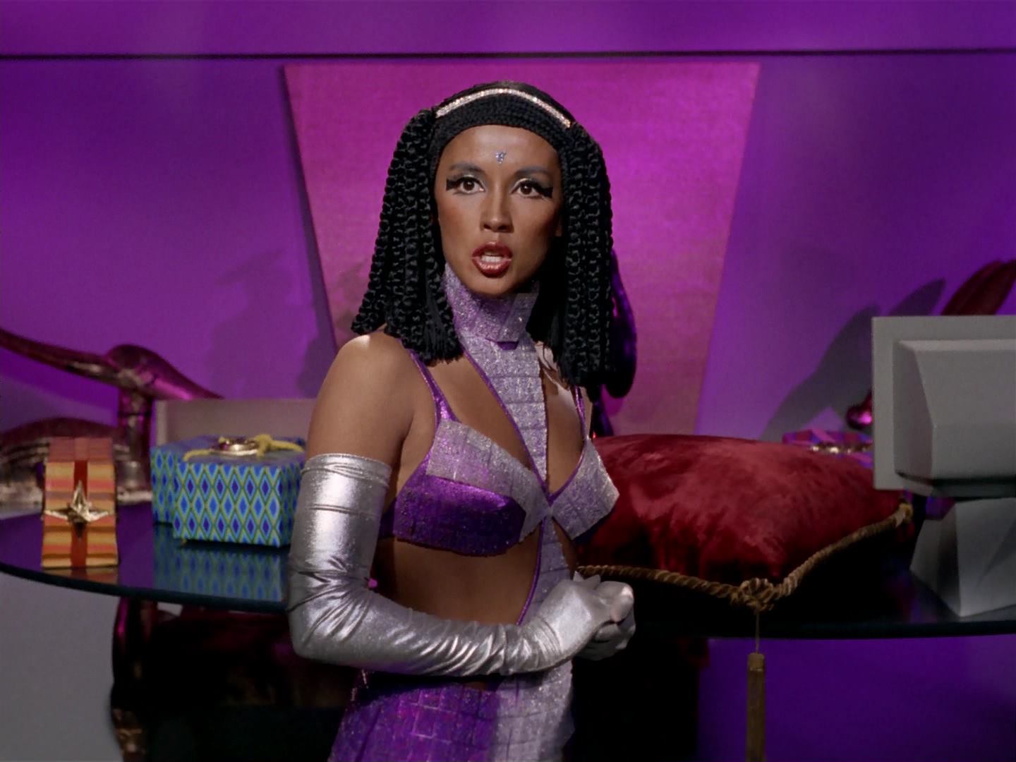 ariane179254_StarTrek_3x13_ElaanOfTroyius_0661.jpg