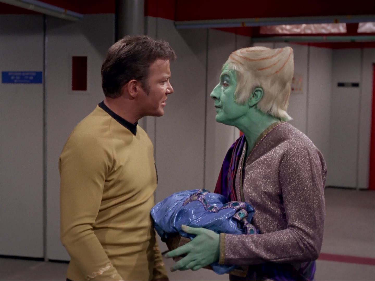 ariane179254_StarTrek_3x13_ElaanOfTroyius_0736.jpg