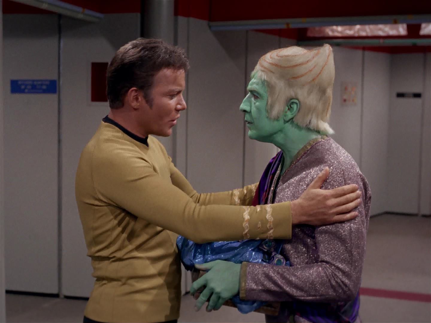ariane179254_StarTrek_3x13_ElaanOfTroyius_0742.jpg