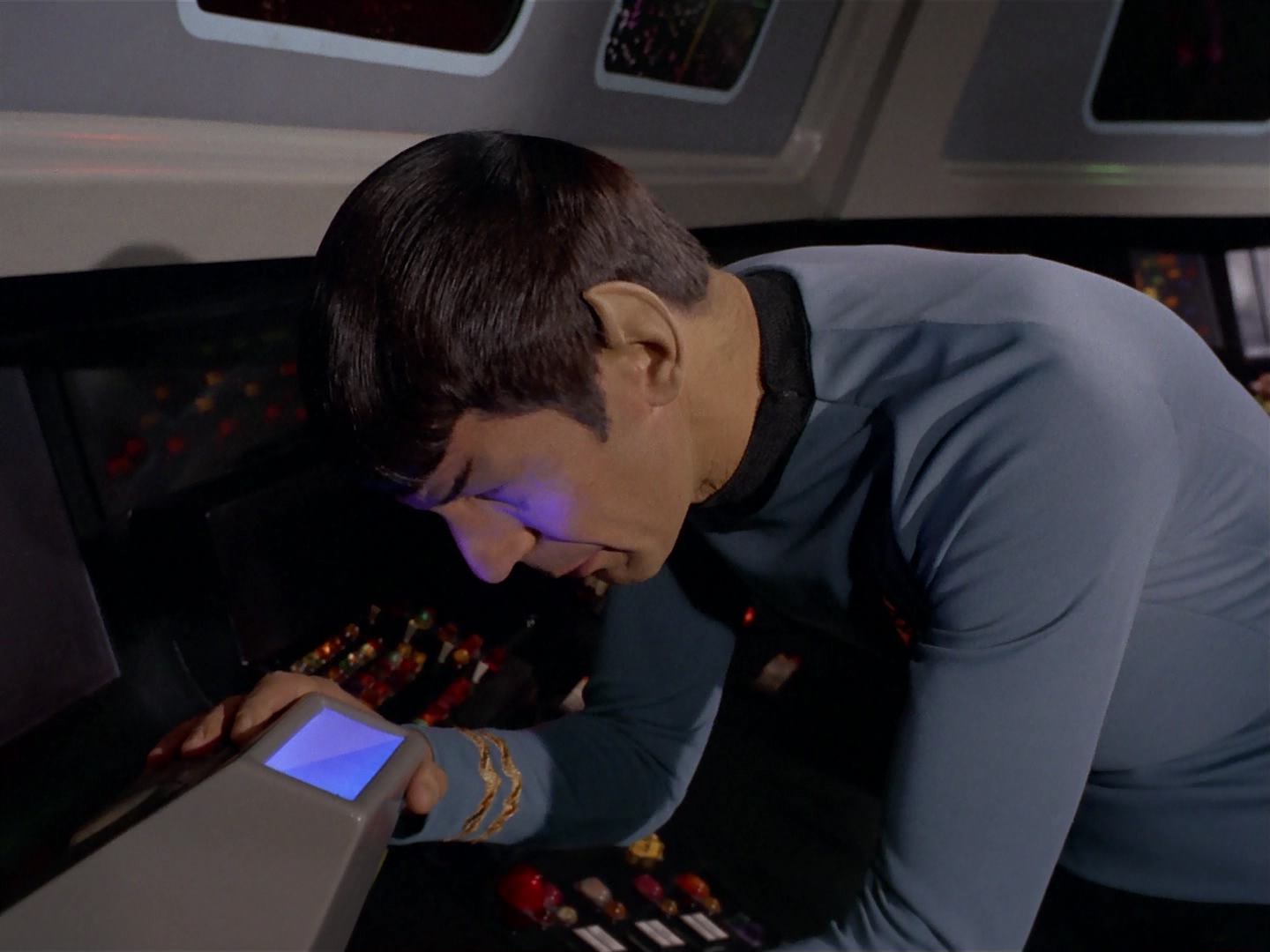 ariane179254_StarTrek_3x13_ElaanOfTroyius_0755.jpg