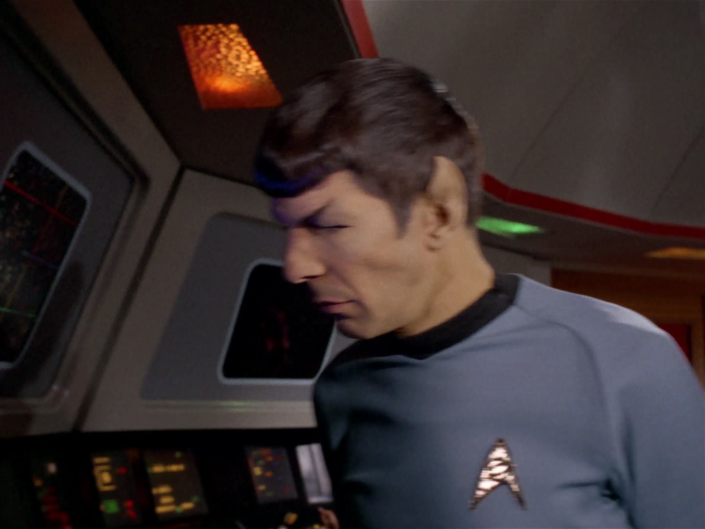 ariane179254_StarTrek_3x13_ElaanOfTroyius_0805.jpg