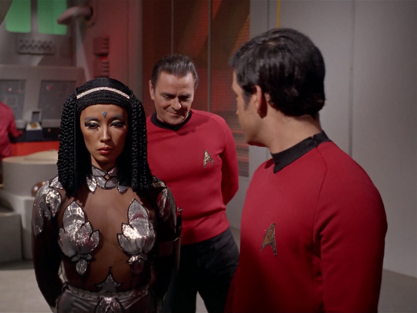 ariane179254_StarTrek_3x13_ElaanOfTroyius_0815.jpg