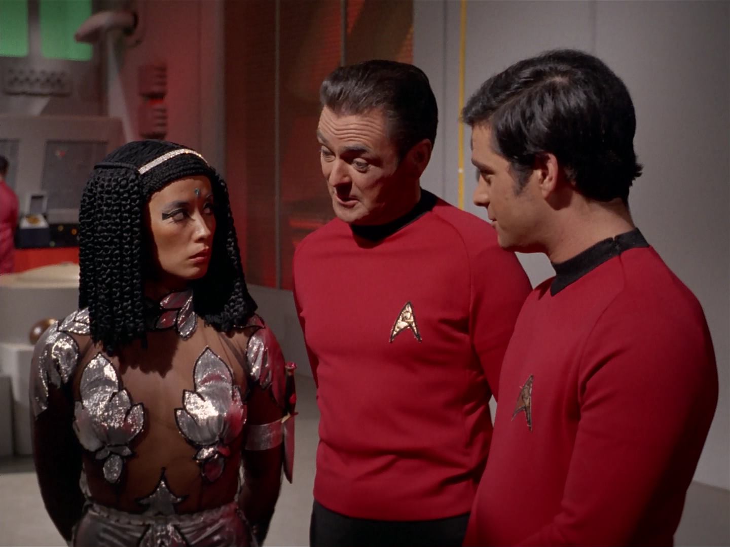 ariane179254_StarTrek_3x13_ElaanOfTroyius_0823.jpg