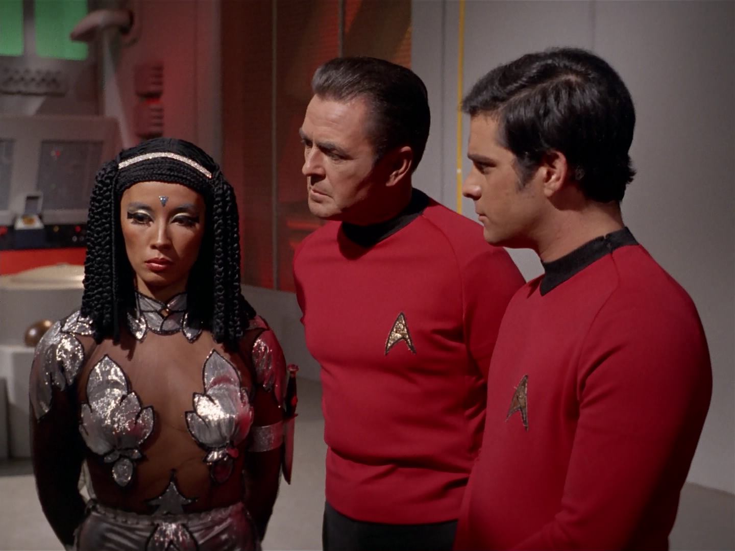ariane179254_StarTrek_3x13_ElaanOfTroyius_0837.jpg