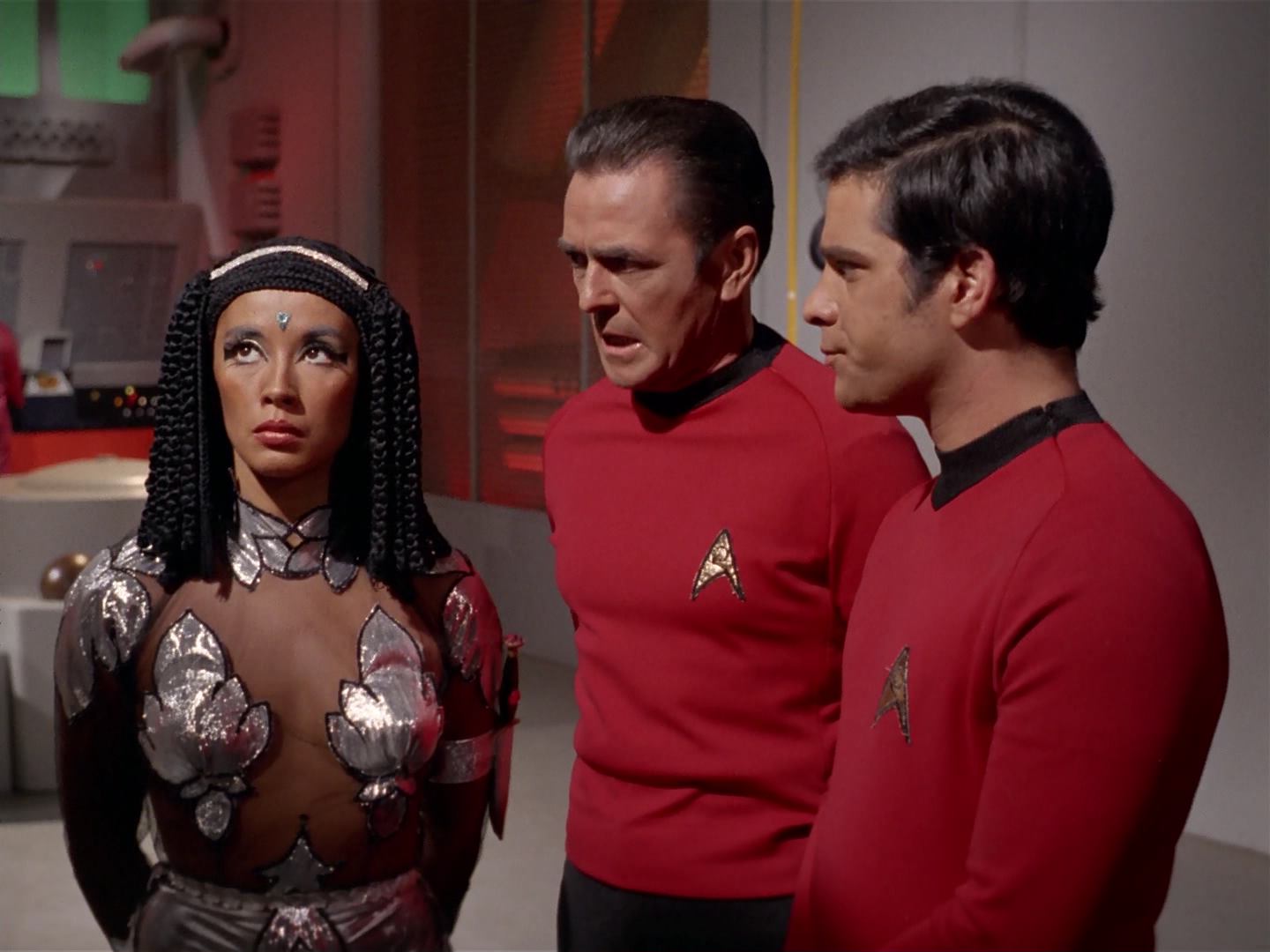 ariane179254_StarTrek_3x13_ElaanOfTroyius_0842.jpg