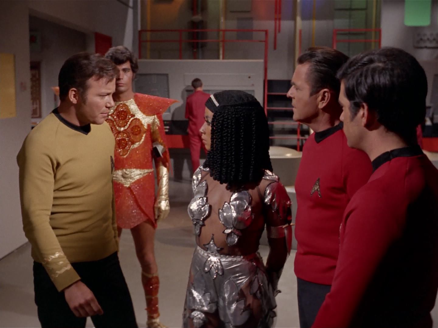 ariane179254_StarTrek_3x13_ElaanOfTroyius_0847.jpg