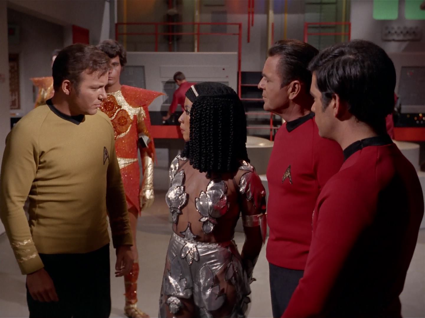 ariane179254_StarTrek_3x13_ElaanOfTroyius_0853.jpg